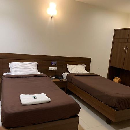 Hotel Sahyog Padra  Bagian luar foto
