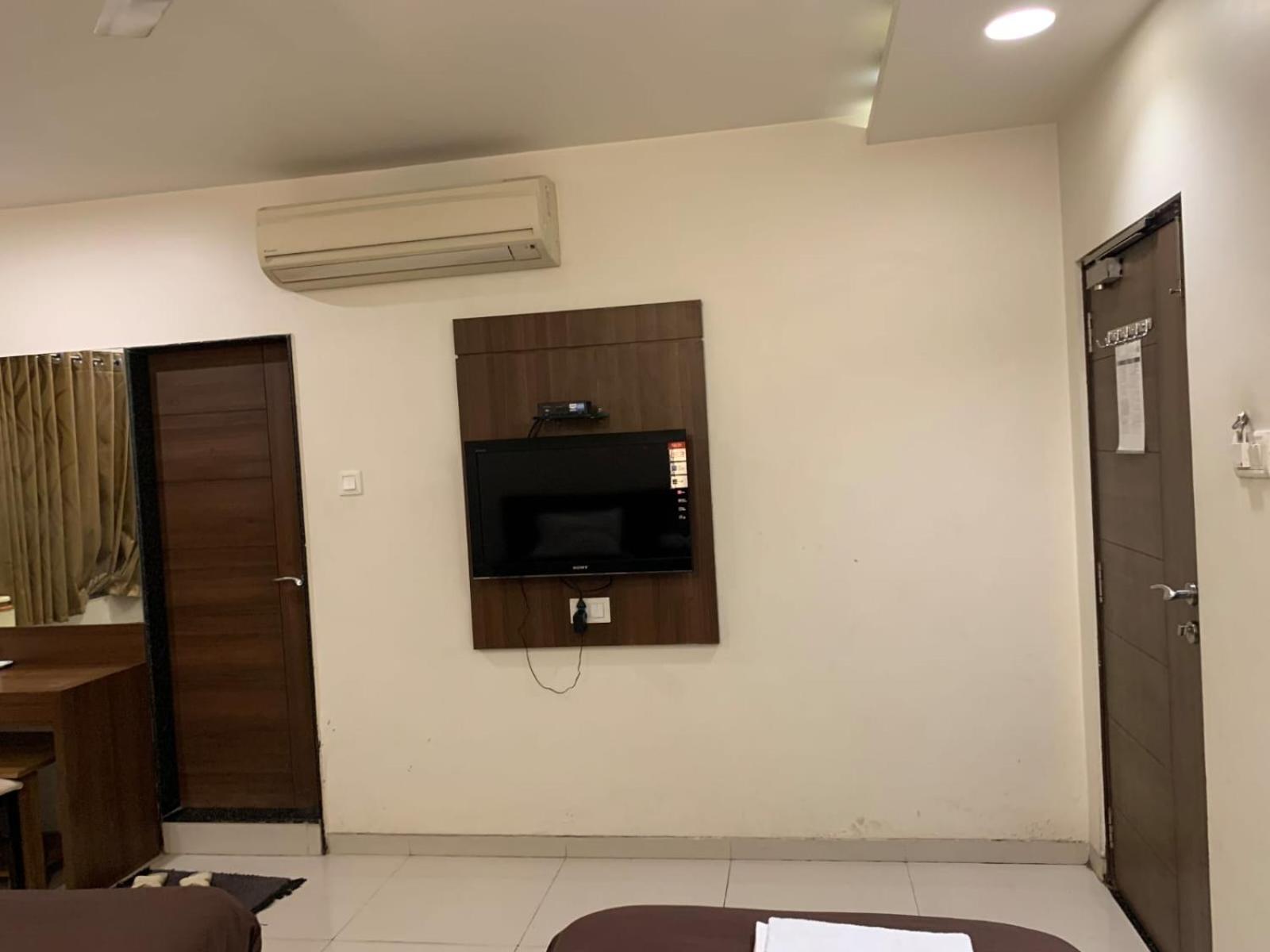 Hotel Sahyog Padra  Bagian luar foto