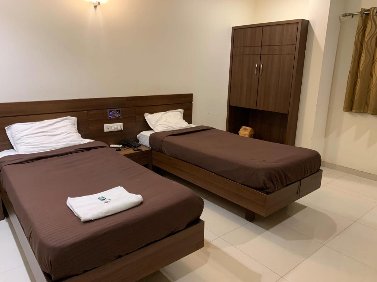 Hotel Sahyog Padra  Bagian luar foto